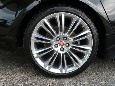 Used 2017 Jaguar XJ R-Sport image 59