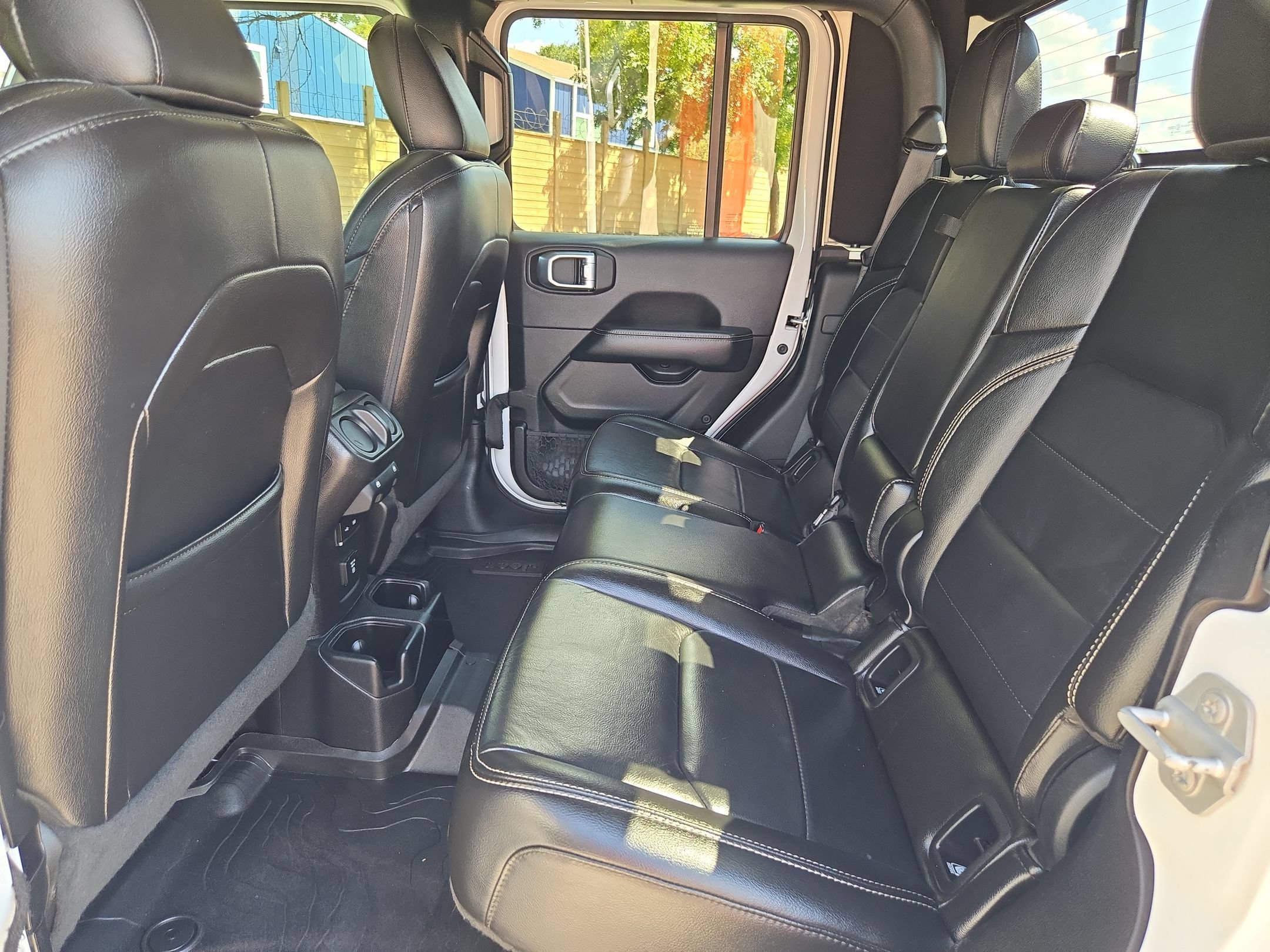 Used 2020 Jeep Gladiator Overland AWD/4WD image 14