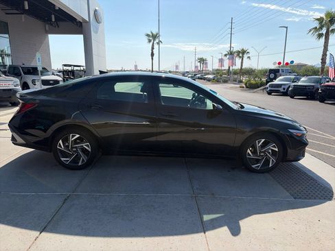 Used 2025 Hyundai Elantra Sport FWD image 8