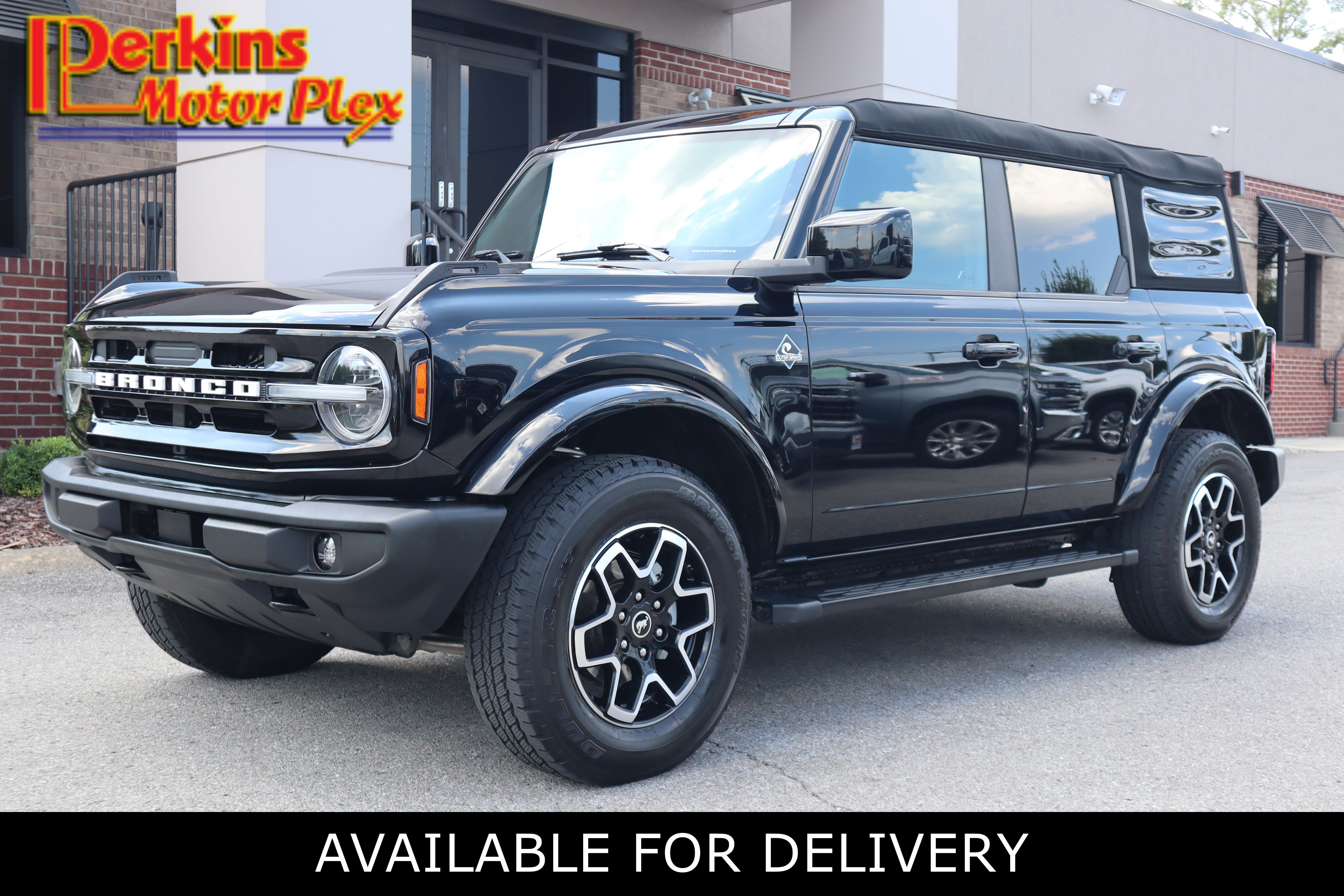 Used 2023 Ford Bronco Outer Banks AWD/4WD image 1
