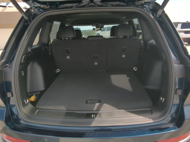 New 2027 Jeep Grand Cherokee Limited RWD image 12