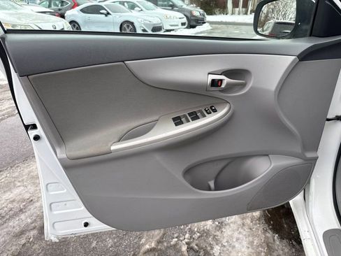 Used 2010 Toyota Corolla LE image 9