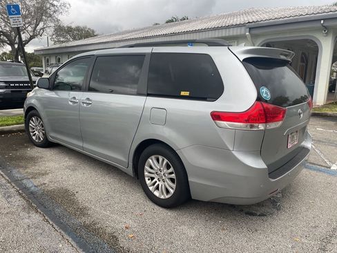 Used 2014 Toyota Sienna XLE w/ XLE Premium Package image 2