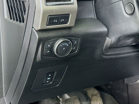 Used 2016 Ford F150 Platinum w/ Equipment Group 701A Luxury image 17