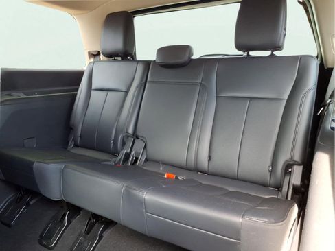 Used 2024 Ford Expedition XLT RWD image 11