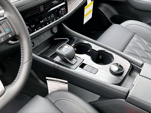 New 2026 Nissan Rogue Platinum image 7