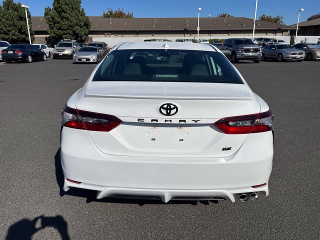 Used 2022 Toyota Camry SE FWD image 4