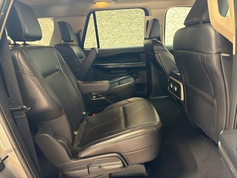Used 2024 Ford Expedition Max XLT image 12