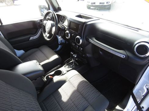 Used 2012 Jeep Wrangler Sahara w/ Connectivity Group image 16
