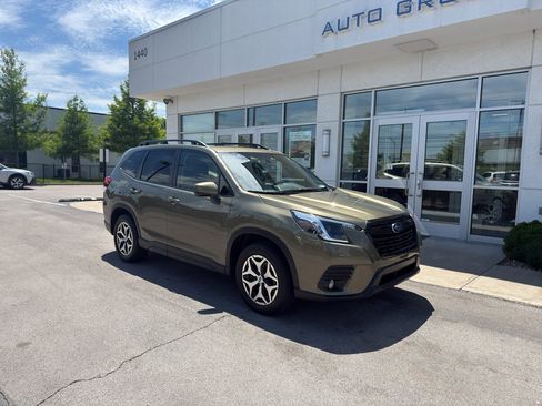 Used 2023 Subaru Forester Premium AWD/4WD image 1