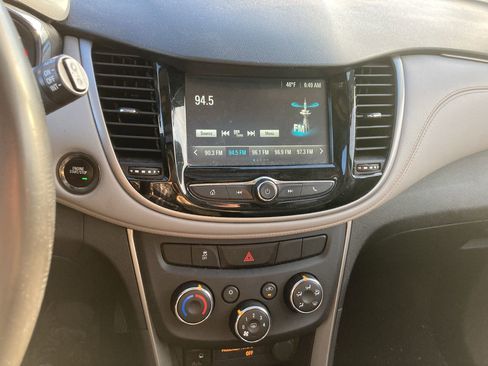 Used 2017 Chevrolet Trax LT w/ Sun & Sound Package AWD/4WD image 14