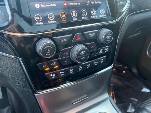 Used 2020 Jeep Grand Cherokee High Altitude image 32