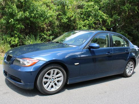 Used 2006 BMW 325i Sedan RWD image 3