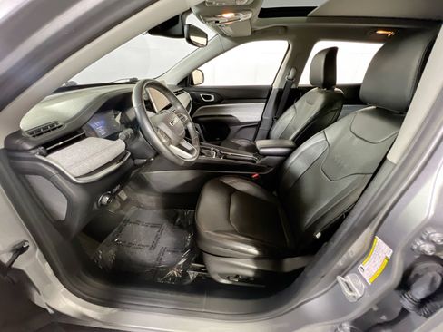 Used 2022 Jeep Compass Latitude w/ Sun and Sound Group AWD/4WD image 19