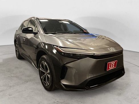 Used 2024 Toyota bZ4X AWD w/ Weather Package image 7