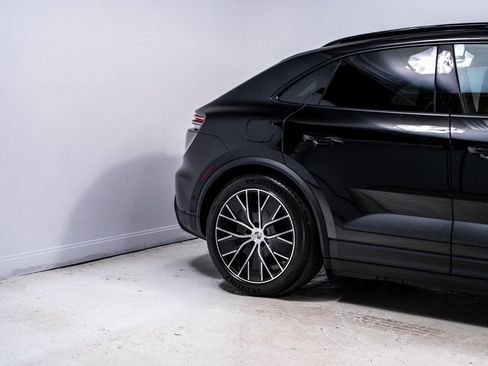New 2026 Porsche Macan 4 Electric AWD/4WD image 11