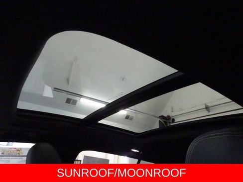 Used 2025 Chevrolet Equinox EV RS w/ Convenience Package II image 10