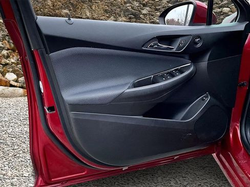 Used 2018 Chevrolet Cruze LT image 19