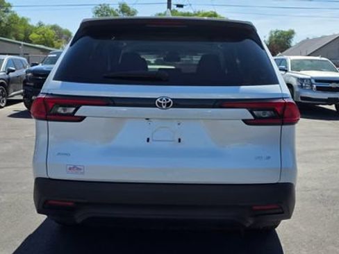 Used 2025 Toyota Grand Highlander AWD image 5