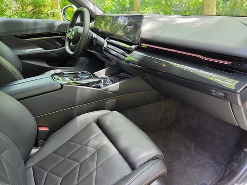 Used 2026 BMW 530i xDrive AWD/4WD image 14