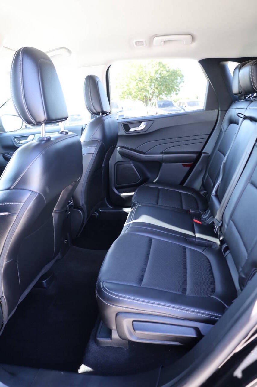 Used 2021 Ford Escape Titanium AWD/4WD image 17
