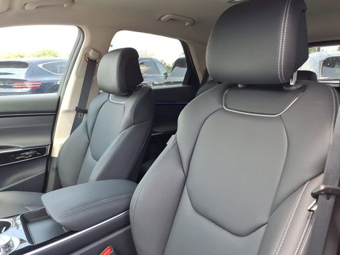 New 2026 Genesis GV70 2.5T AWD/4WD image 15
