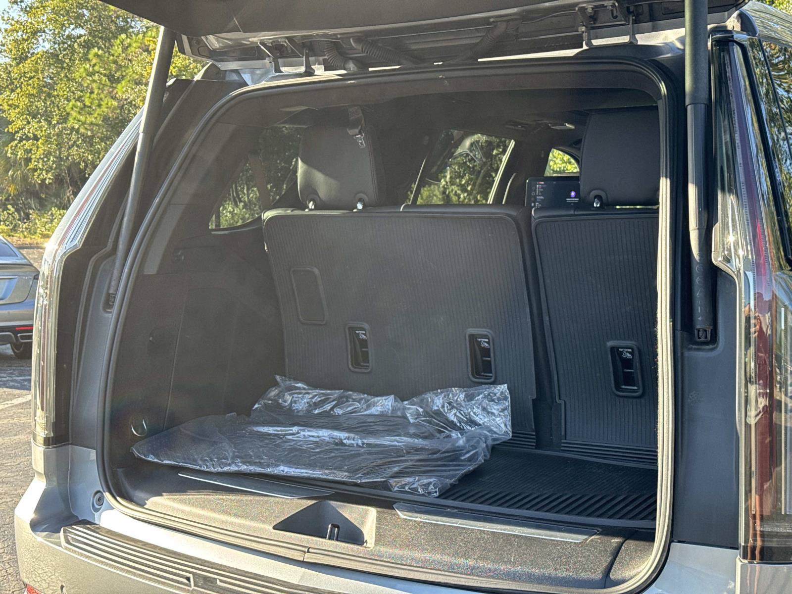 Used 2026 Cadillac Escalade Platinum Luxury w/ LPO, Floor Liner Package AWD/4WD image 28