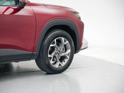 Used 2025 Chevrolet Trax LT FWD image 8