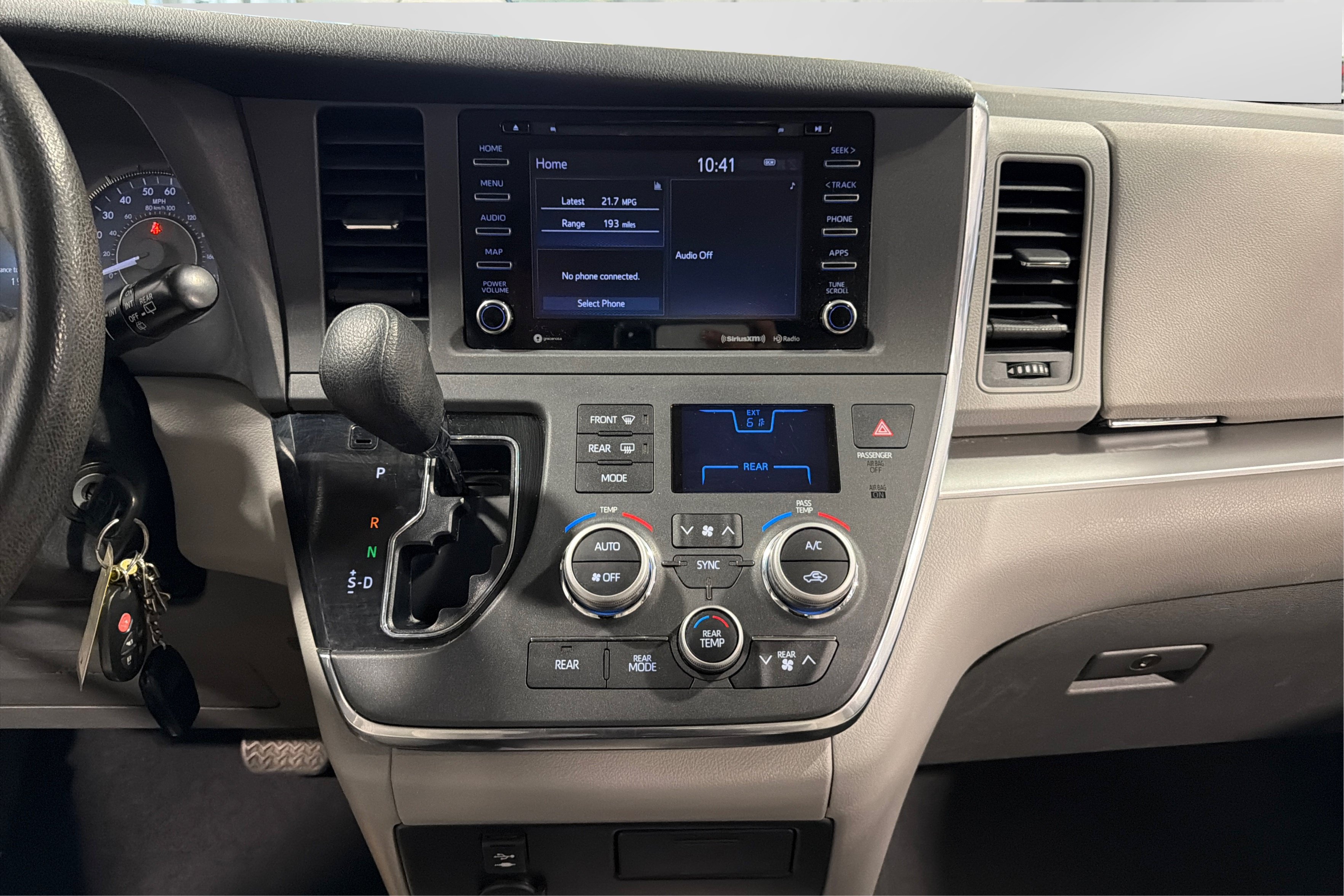 Used 2019 Toyota Sienna LE FWD image 27