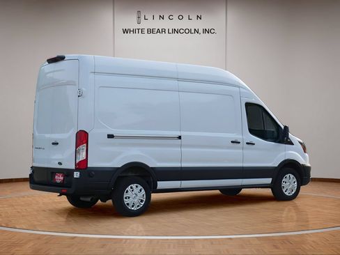 Used 2025 Ford Transit 250 148 High Roof RWD image 5