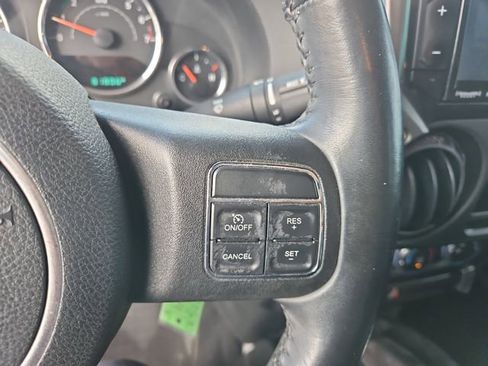 Used 2018 Jeep Wrangler Unlimited Sport w/ Connectivity Group image 19