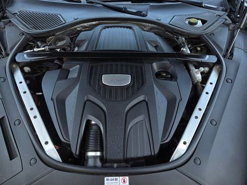 Used 2020 Porsche Panamera RWD image 28