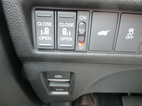 Used 2025 Honda Odyssey Sport-L image 29