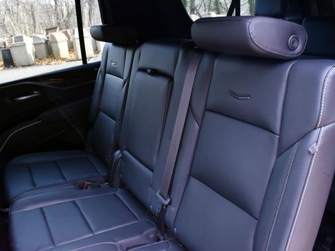 Used 2023 Cadillac Escalade ESV Luxury image 27