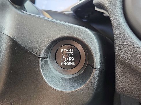 Used 2018 Jeep Compass Latitude w/ Popular Equipment Group AWD/4WD image 23