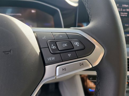 Certified 2025 Volkswagen Jetta SE image 30