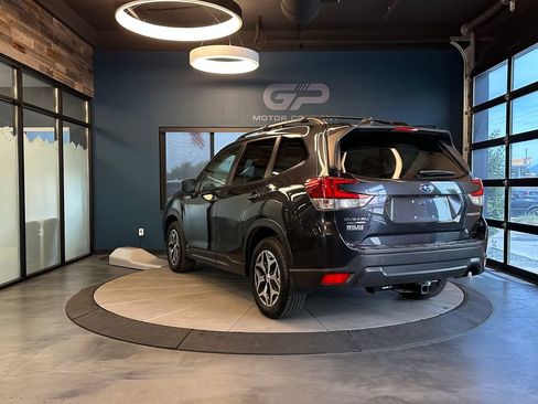 Used 2019 Subaru Forester Premium AWD/4WD image 5