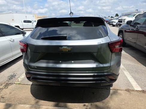 Used 2024 Chevrolet Trax LS FWD image 4