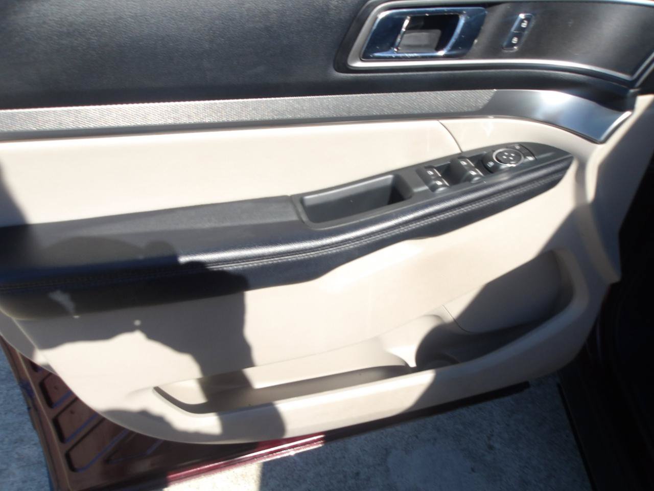 Used 2018 Ford Explorer XLT FWD image 18