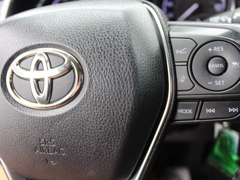 Used 2019 Toyota Camry SE FWD image 15