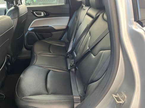 Used 2025 Jeep Compass Limited image 27