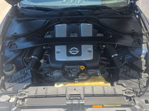 Used 2016 Nissan 370Z Coupe RWD image 5