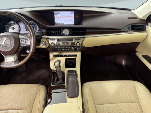 Used 2016 Lexus ES 350 w/ Luxury Package w/Wood Trim FWD image 29