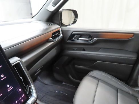 Used 2025 GMC Yukon XL Denali w/ Sun & Power Step Package AWD/4WD image 29