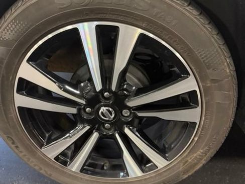 Used 2019 Nissan Kicks SR FWD image 13