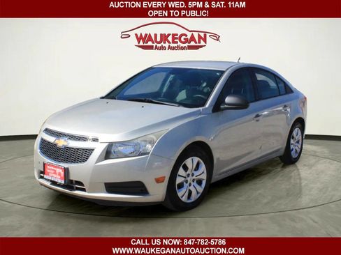 Used 2013 Chevrolet Cruze LS image 1