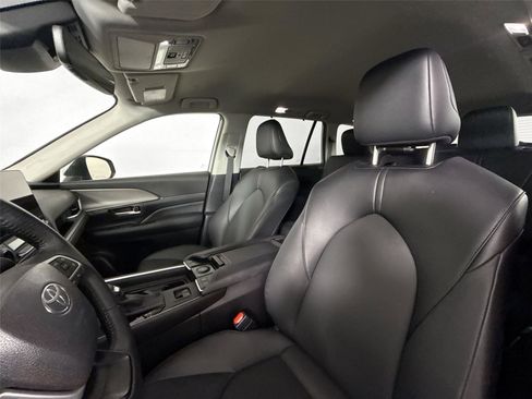 Certified 2025 Toyota Grand Highlander AWD image 15