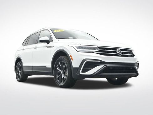 Used 2024 Volkswagen Tiguan SE image 34