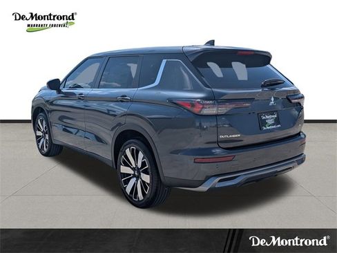 New 2025 Mitsubishi Outlander SE image 7