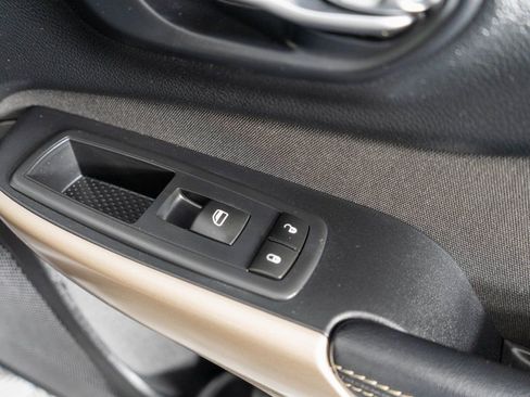 Used 2017 Jeep Cherokee Sport w/ Cold Weather Group image 9